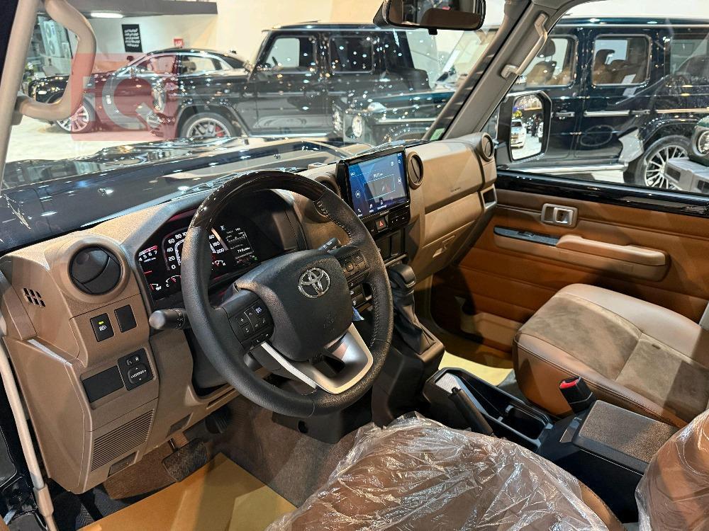 Toyota Land Cruiser 76